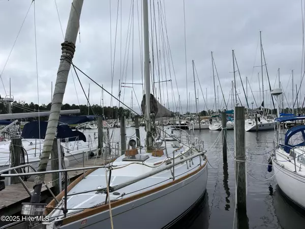 Oriental, NC 28571,108 Pecan Grove Marina #108