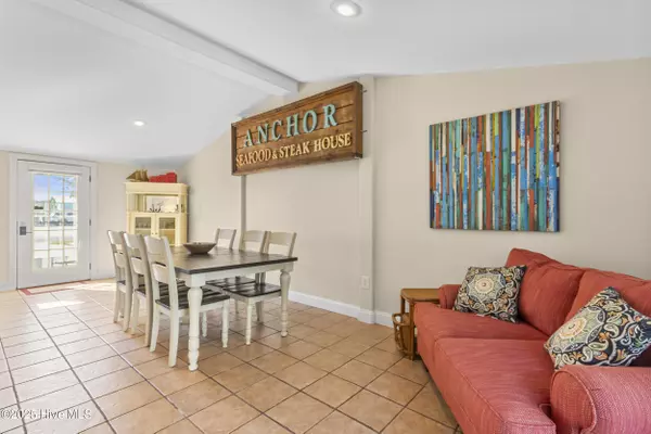 Oak Island, NC 28465,314 Keziah ST