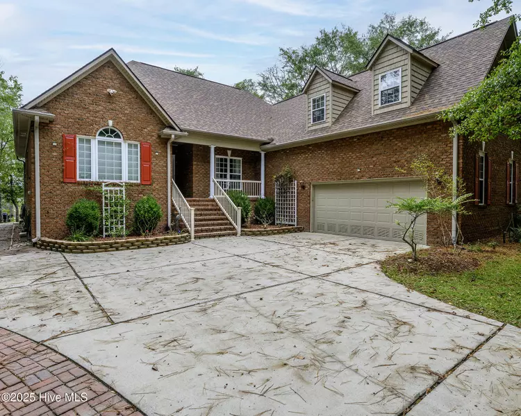 909 Hearthside CT, New Bern, NC 28560