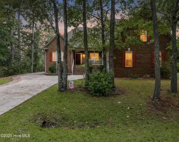 909 Hearthside CT, New Bern, NC 28560