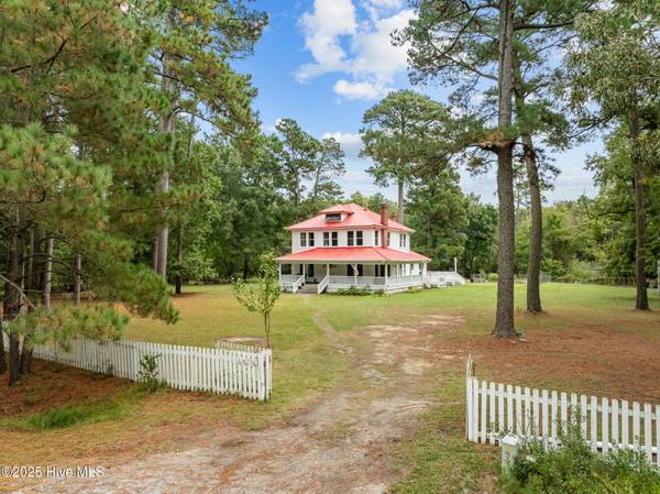 Bath, NC 27808,637 Hardison RD