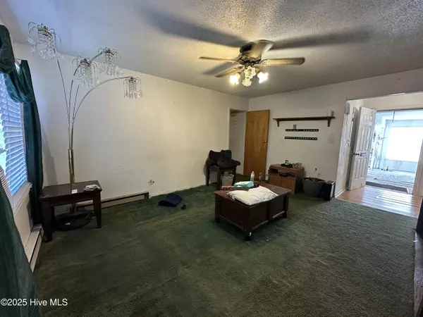 Farmville, NC 27828,4396 West Hines ST