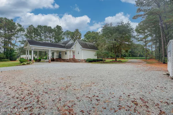 Wallace, NC 28466,332 Batchelor Bay RD