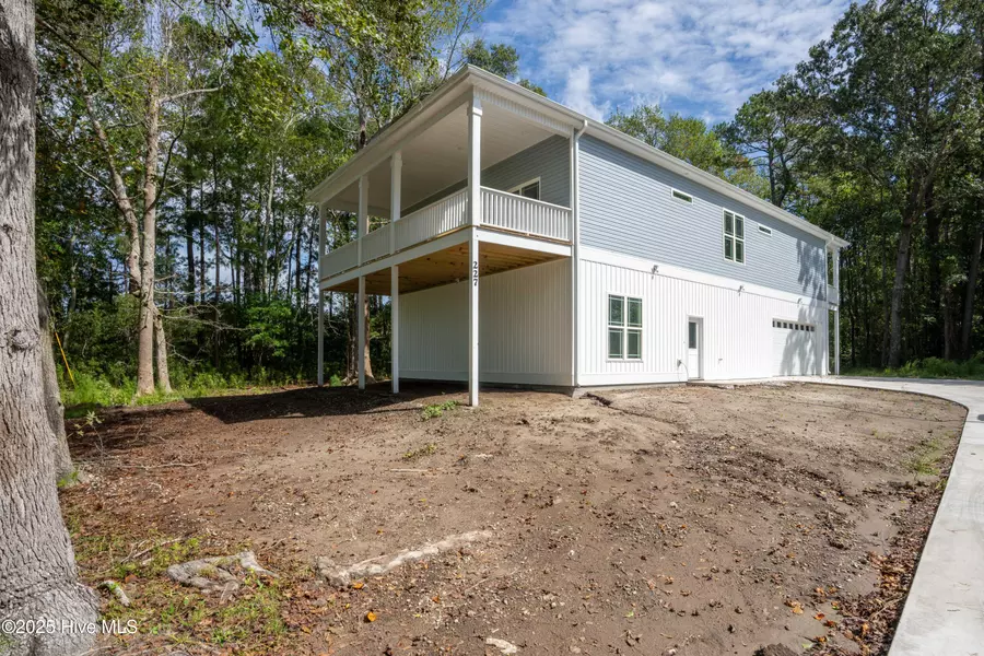 227 Tar Landing RD, Holly Ridge, NC 28445