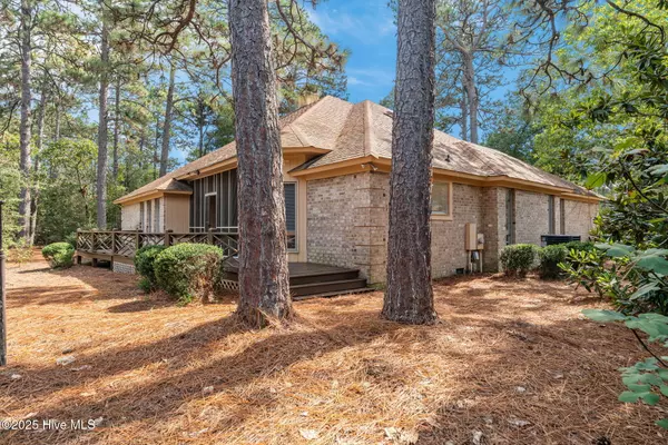 Pinehurst, NC 28374,6 Montclair CT