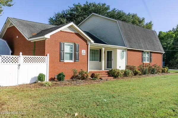117 S Thomas ST, Beulaville, NC 28518