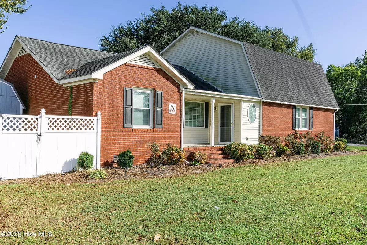 Beulaville, NC 28518,117 S Thomas ST