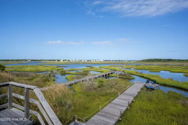 North Topsail Beach, NC 28460,1909 New River Inlet RD