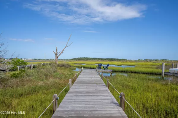 North Topsail Beach, NC 28460,1909 New River Inlet RD