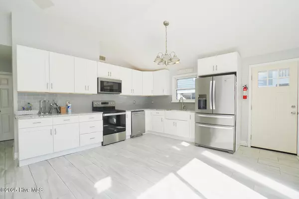 Oak Island, NC 28465,127 NW 10th ST