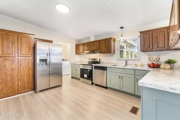 Knott's Island, NC 27950,121 Bryan RD