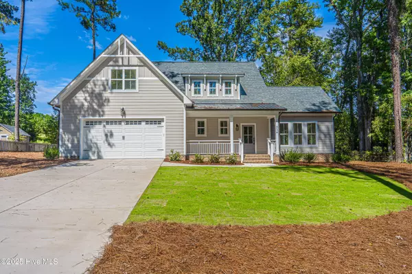 216 Lakeview DR, Whispering Pines, NC 28327