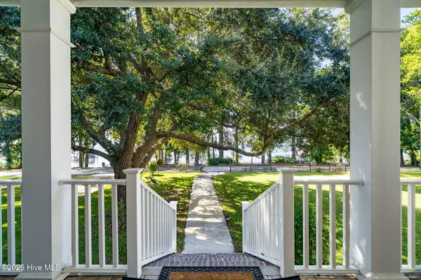 Lake Waccamaw, NC 28450,212 Lakeshore DR