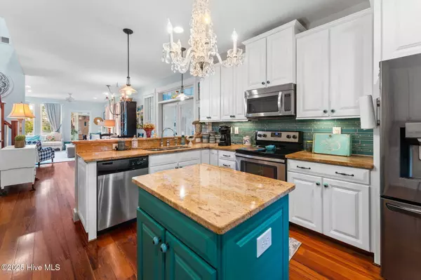 Southport, NC 28461,826 N Caswell AVE