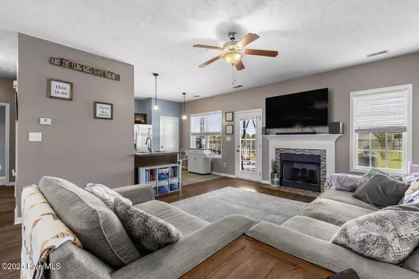Richlands, NC 28574,200 Classy CT