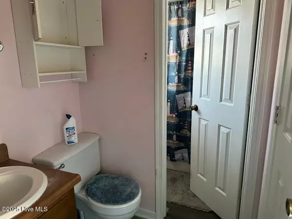 Newport, NC 28570,275 Salty Shores RD