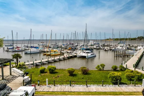 Oriental, NC 28571,516 S Water ST #A-17