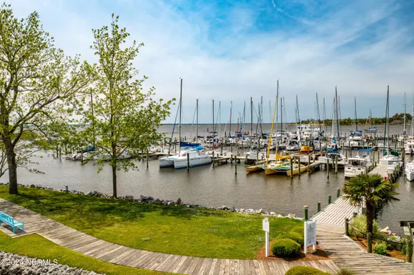 516 S Water ST #A-17, Oriental, NC 28571