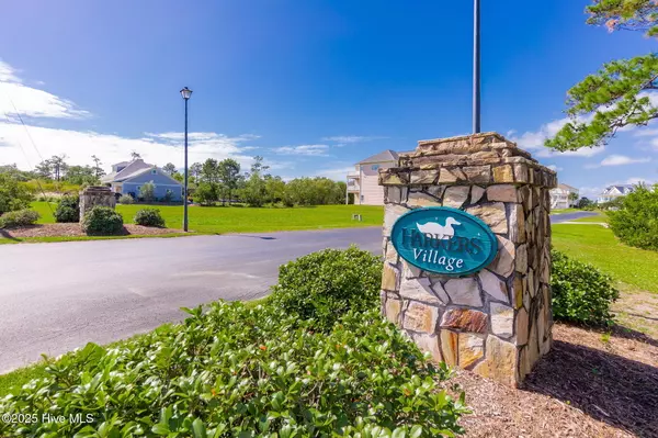 100 Pintail LN, Harkers Island, NC 28531