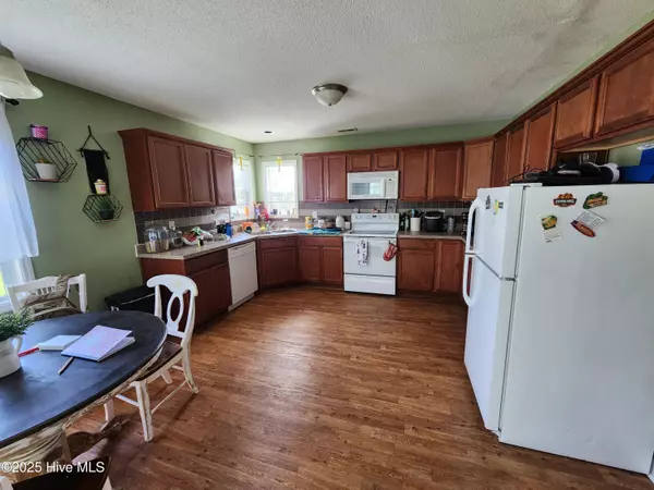 Hubert, NC 28539,224 Smallwood RD