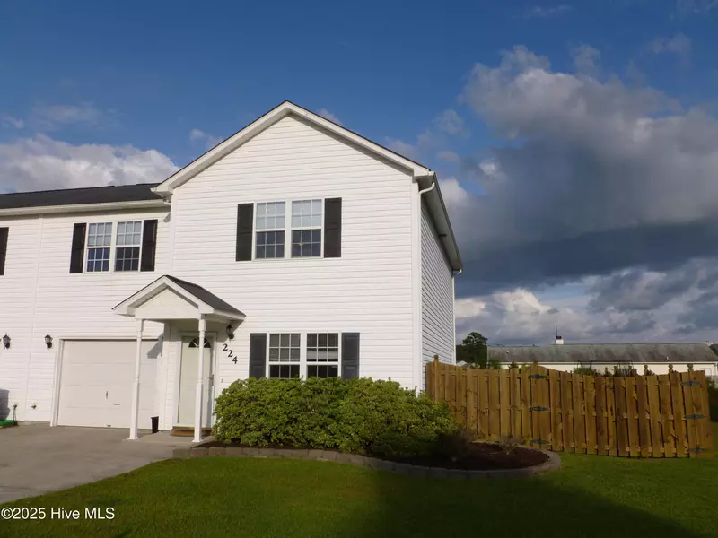 224 Smallwood RD, Hubert, NC 28539