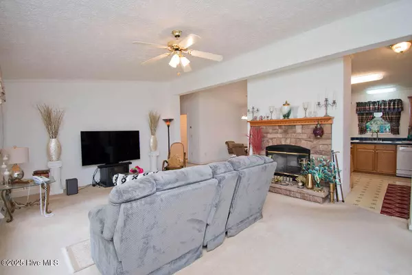 Swansboro, NC 28584,228 Croatan DR