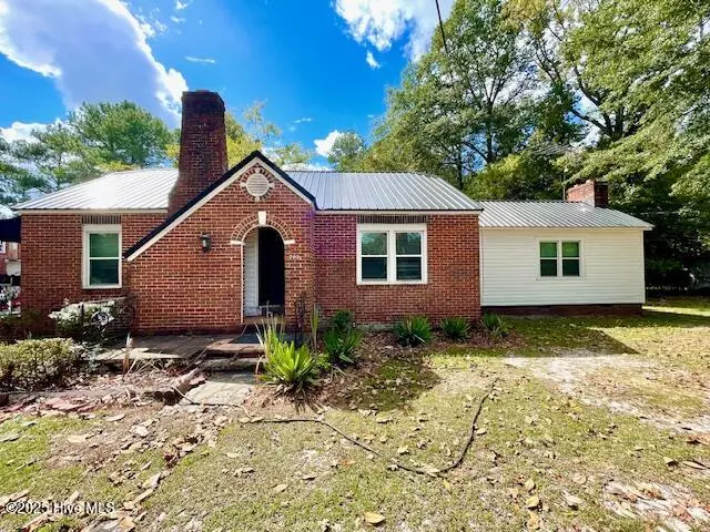 702 E Broad ST, Elizabethtown, NC 28337