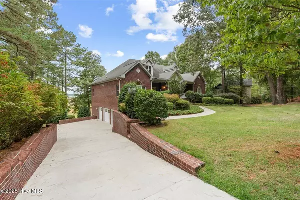 Vass, NC 28394,682 Azalea DR
