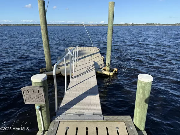New Bern, NC 28560,1804 River DR