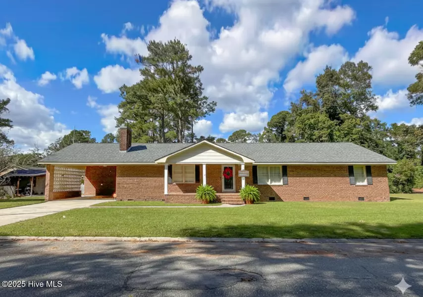 114 W Murphy ST, Wallace, NC 28466