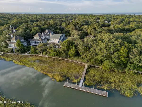 Bald Head Island, NC 28461,117 N Bald Head Wynd