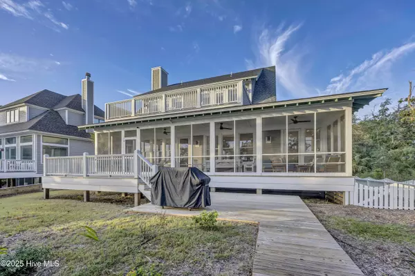 Bald Head Island, NC 28461,117 N Bald Head Wynd