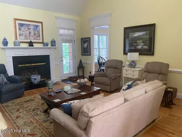 Greenville, NC 27858,102 Oxford RD