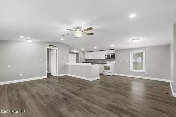 Hubert, NC 28539,100 N King ST