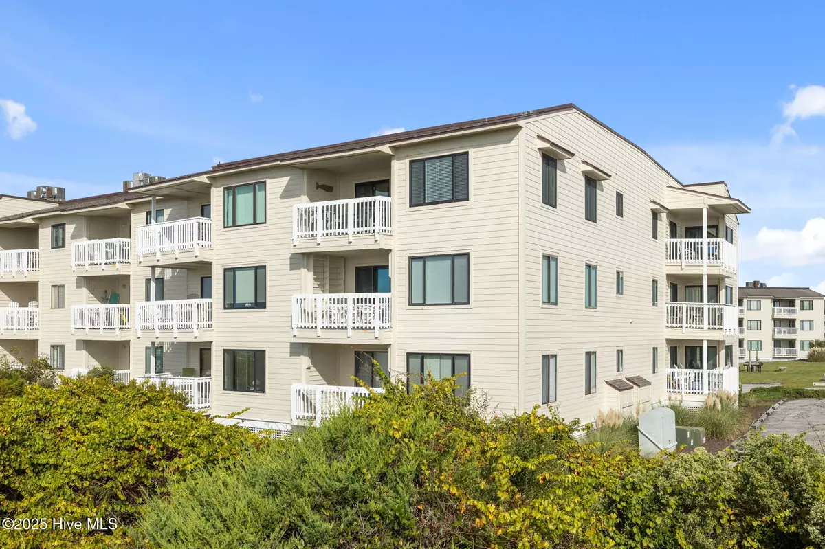 Emerald Isle, NC 28594,10300 Coast Guard RD #A302