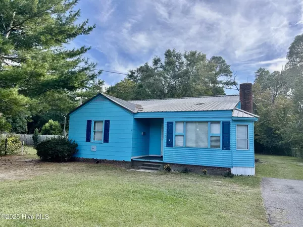 503 W Scotland ST, Maxton, NC 28364