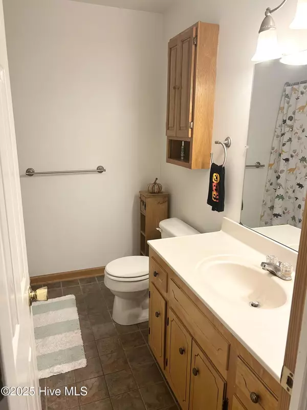 Elizabeth City, NC 27909,200 Dramtree DR