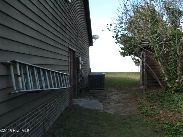 Columbia, NC 27925,227 Rhodes DR