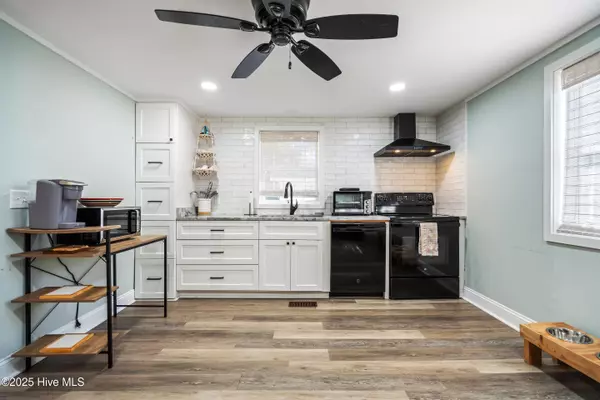 Oak Island, NC 28465,314 NE 75th ST