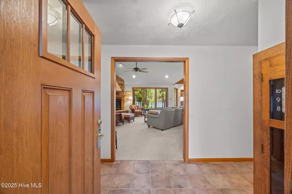 Oriental, NC 28571,64 Leeward LN