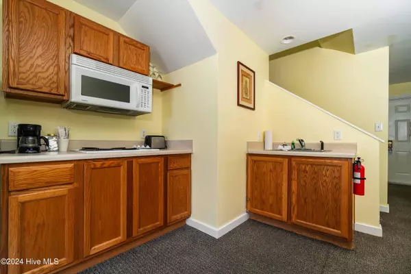 Oriental, NC 28571,201 Wall ST #25