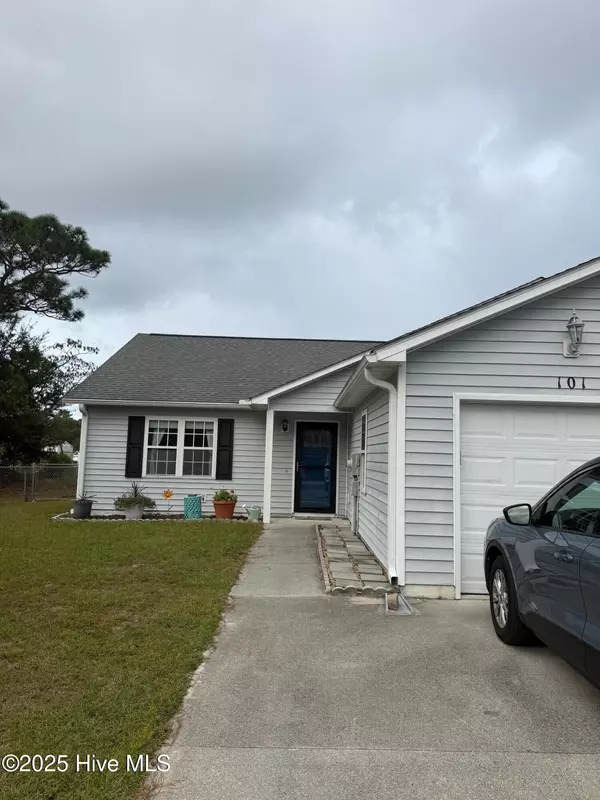 101 Charlton RD, Hubert, NC 28539