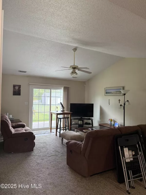 Hubert, NC 28539,101 Charlton RD