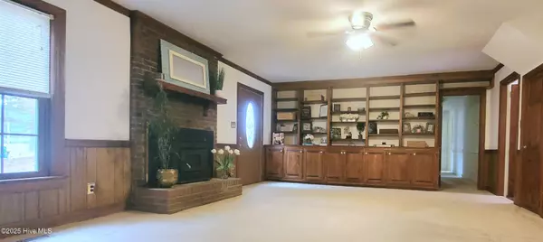 Greenville, NC 27858,329 Oxford RD