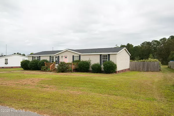 137 Corena AVE, Maysville, NC 28555