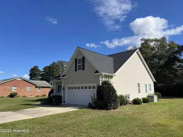 Ayden, NC 28513,4219 Maple DR