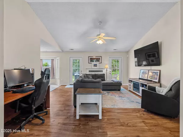 Richlands, NC 28574,401 Cherry CT