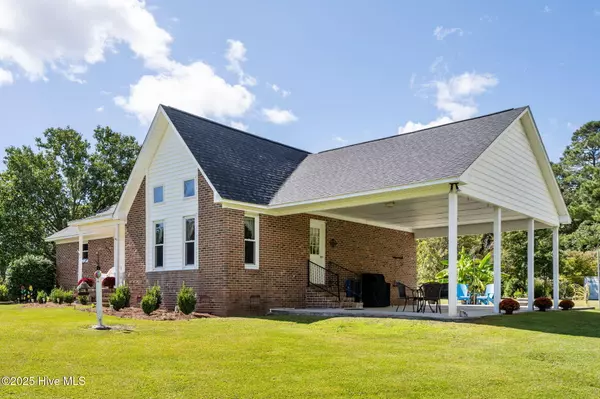 Stella, NC 28582,183 April LN
