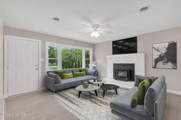 Hubert, NC 28539,175 Kellumtown RD