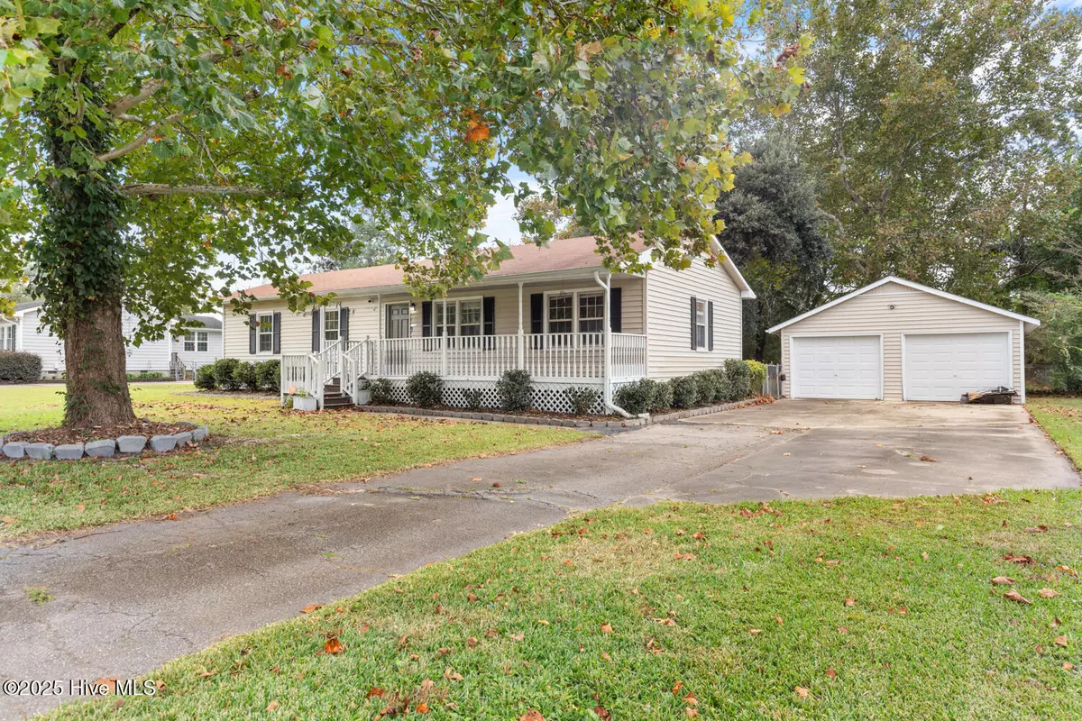 Jacksonville, NC 28546,104 Maiden LN
